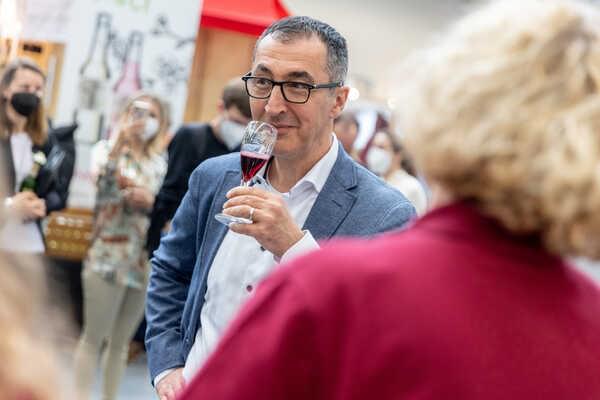 Cem Özdemir zu Besuch auf den Stuttgarter Frühjahrsmessen